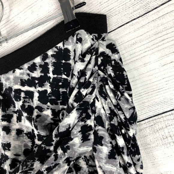 BCBGMaxAzria Black & White Leopard Print Wrap Mini Skirt - Picture 2 of 9